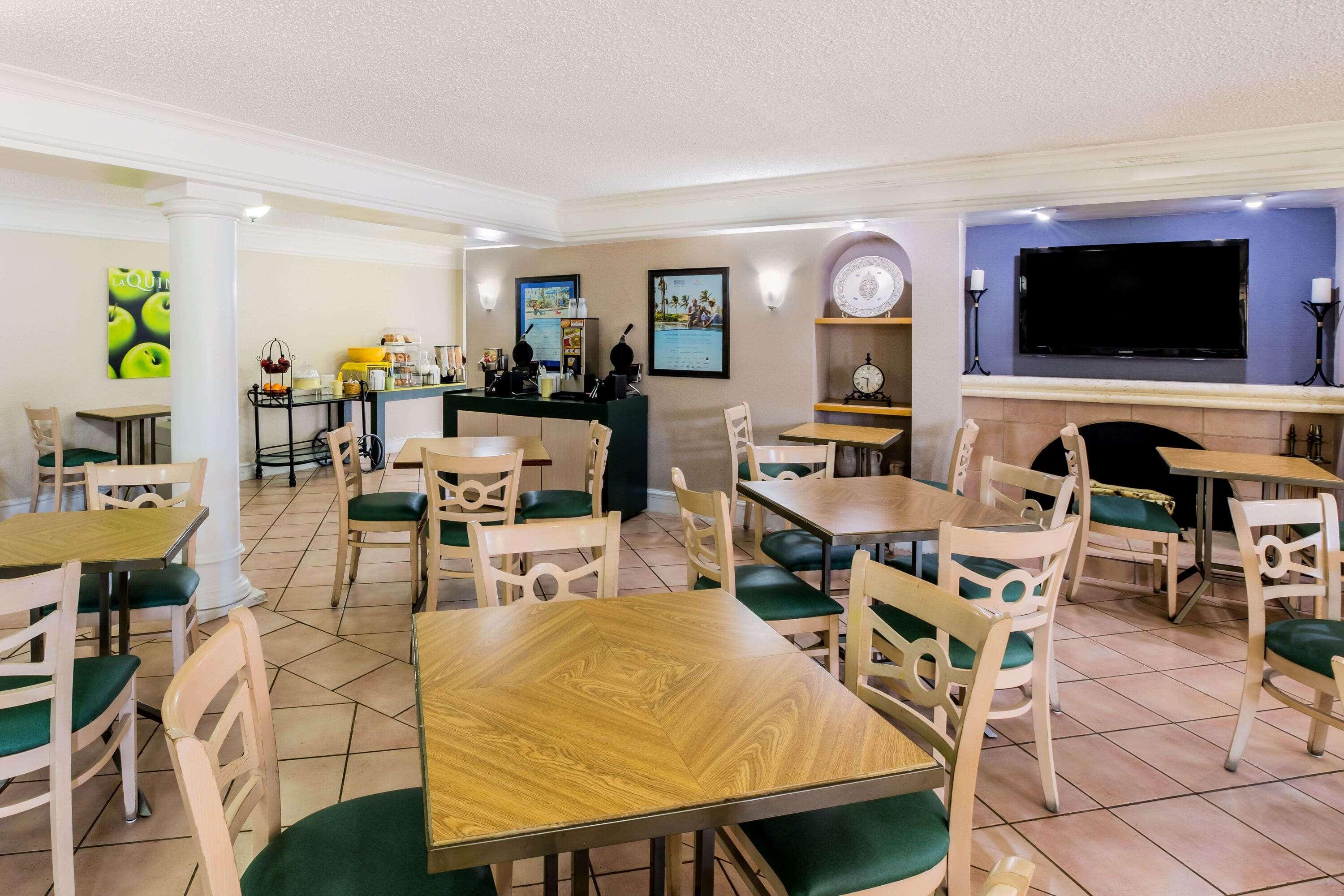 La Quinta Inn By Wyndham Lufkin Exterior photo